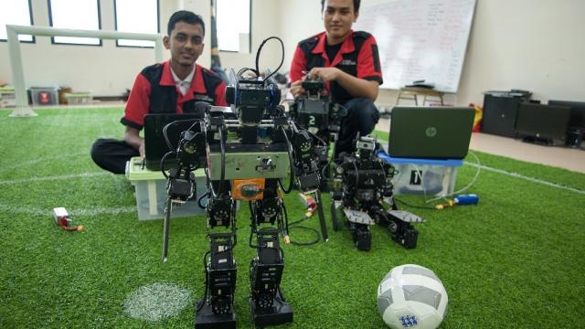 Mechatronics students in Indonesia work on their soccer-bots. Photo credit: ADB.